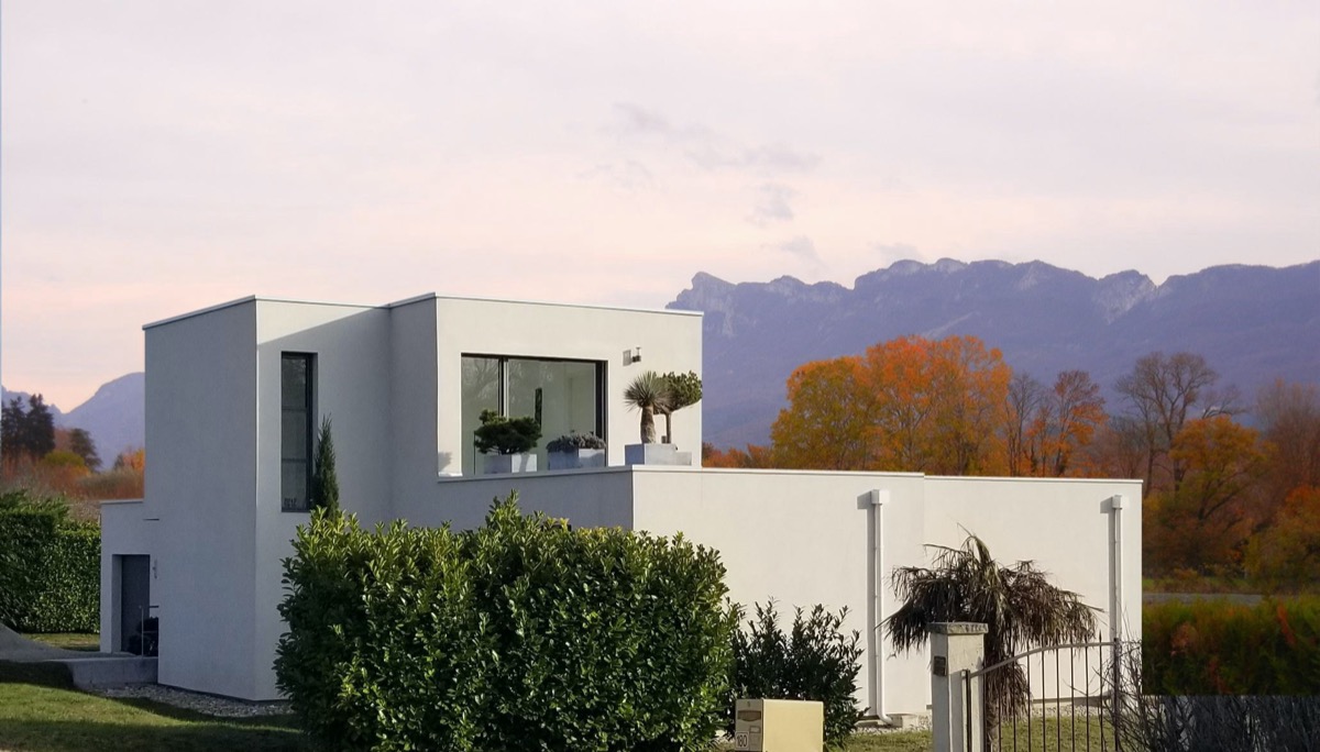 Maison contemporaine avec vue sur les montagnes - Architecture écologique